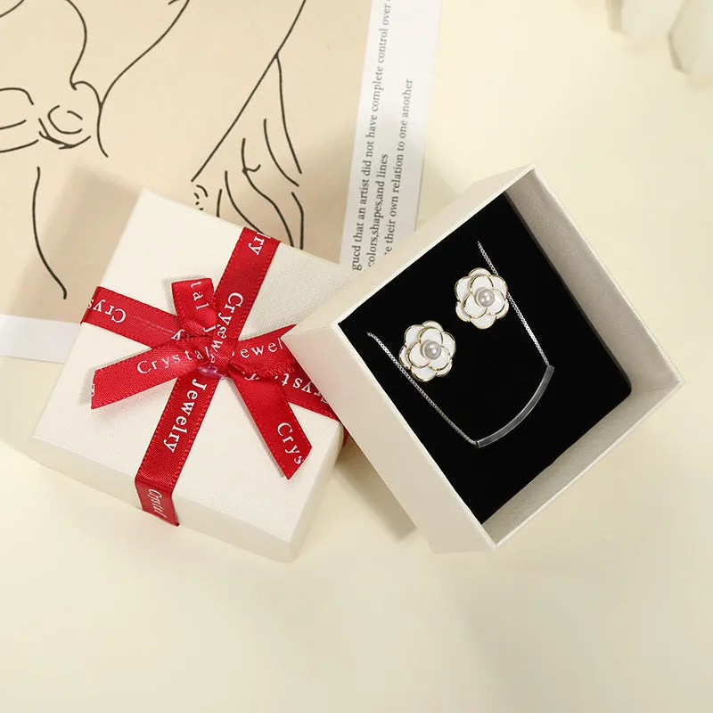 High-end rings and jewelry boxes